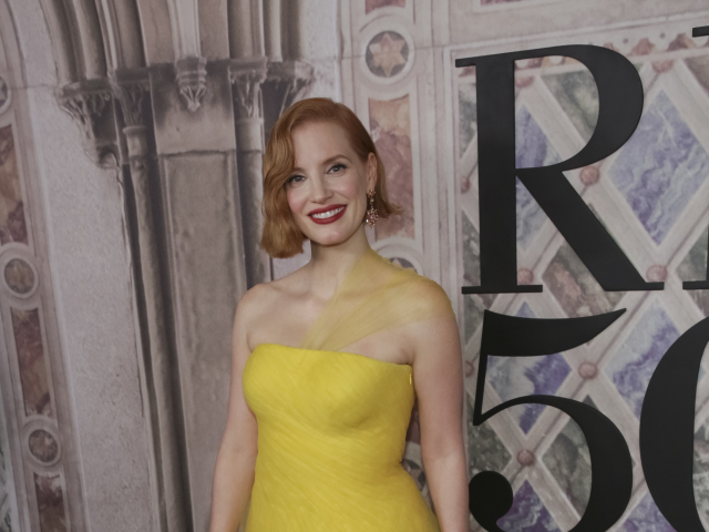 Herečka Jessica Chastain v kreácii Ralph Lauren. 