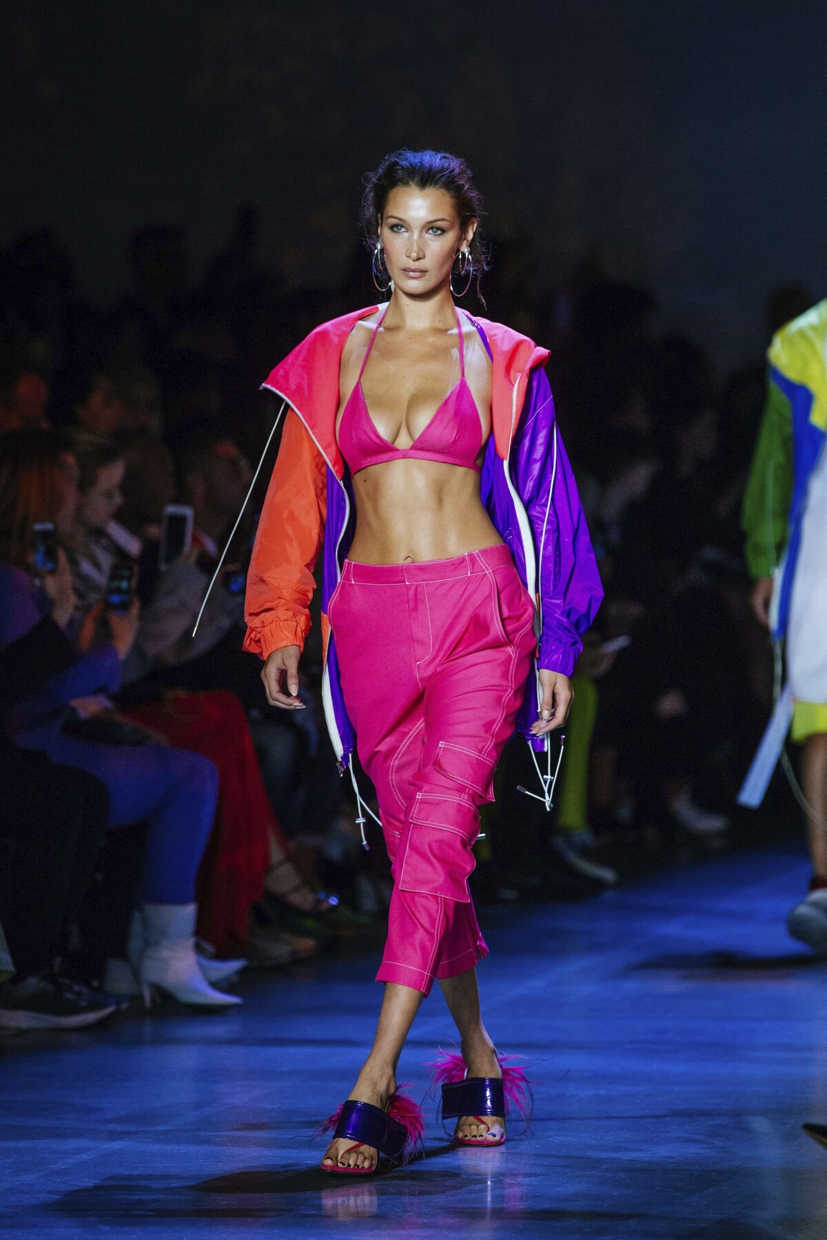 Topmodelka Bella Hadid na prehliadke Prabal Gurung. 