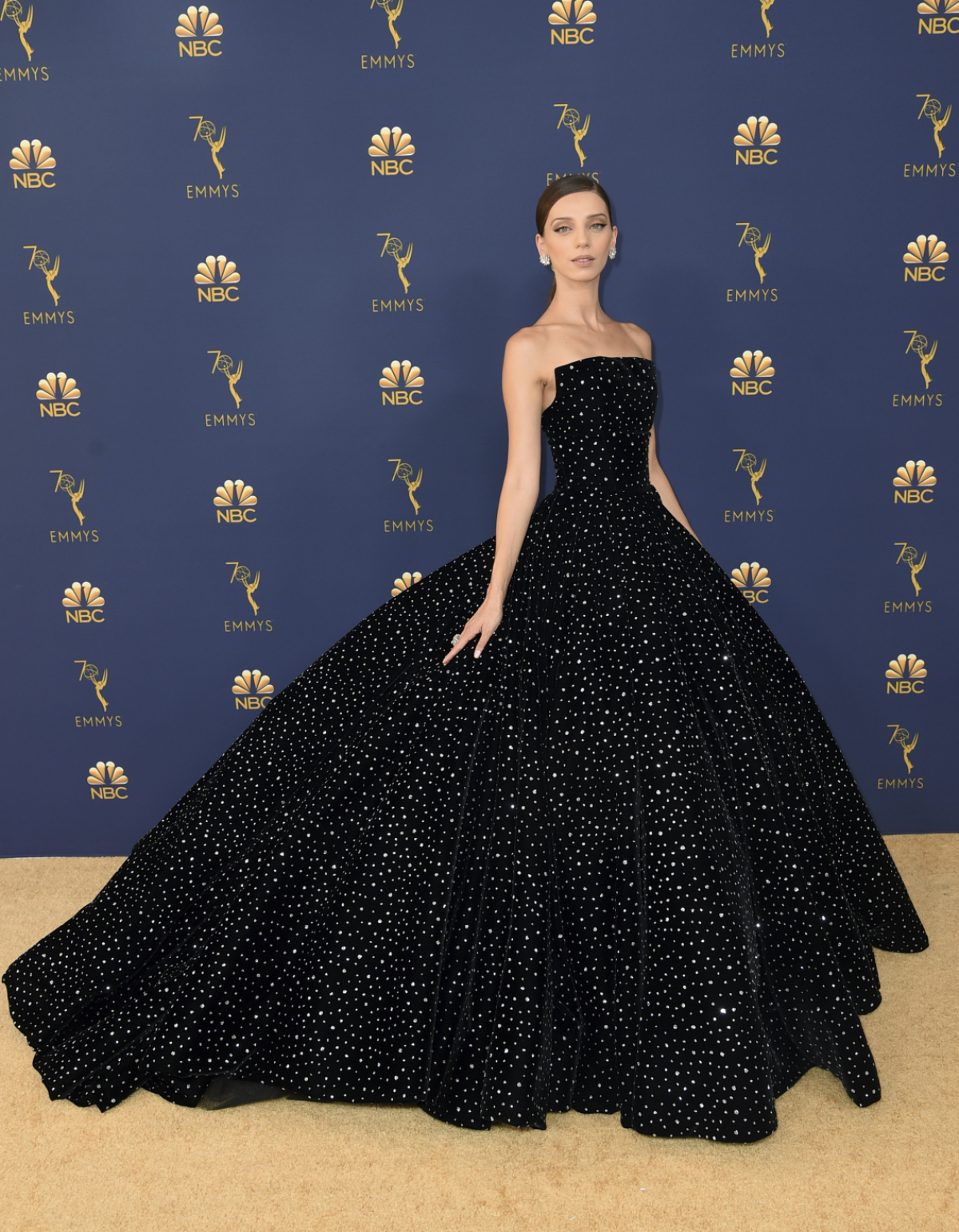 Herečka Angela Sarafyan v kreácii Christian Siriano