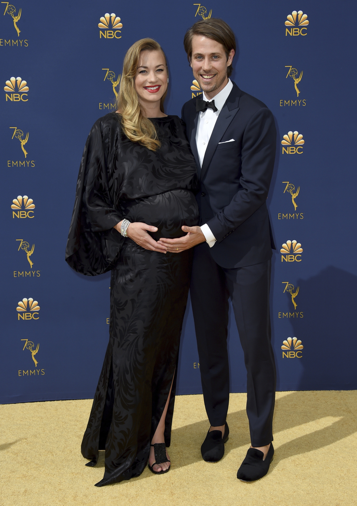 Tehotná Yvonne Strahovski a jej manžel Tim Loden.