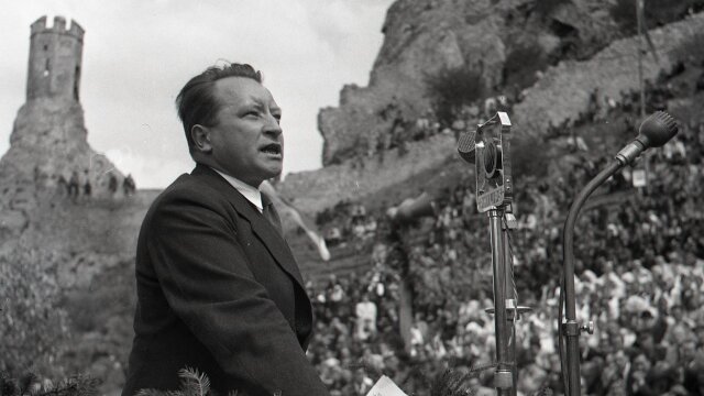 Vladimír Clementis reční na Devíne.
