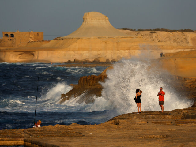 Malta, turisti, more, útesy, ostrov Gozo