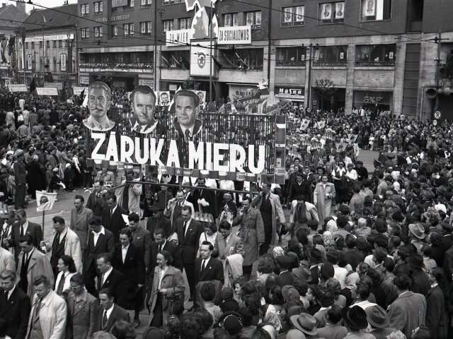 manifestácia, KSČ, Bratislava, 1951