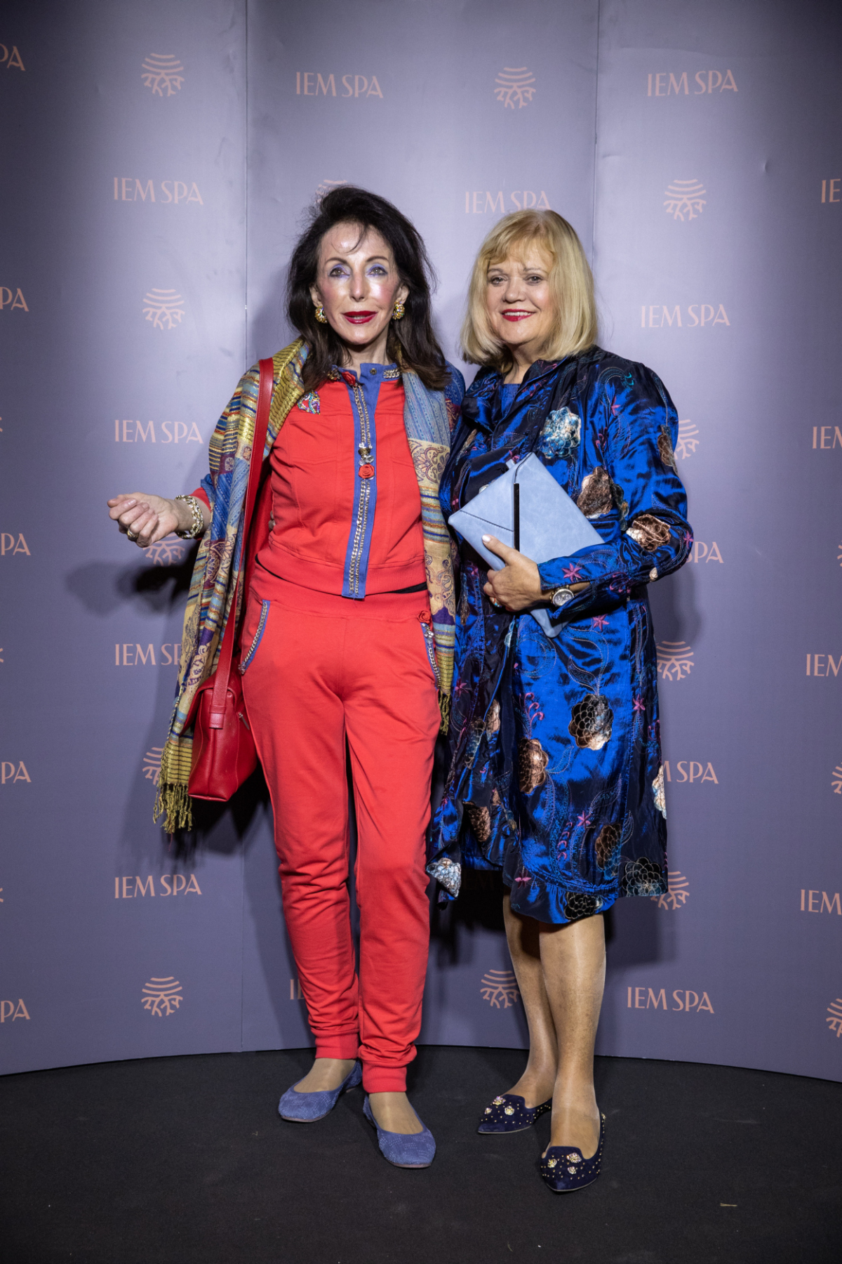Speváčka Marcela Laiferová (vpravo) prišla aj s kamarátkou. 