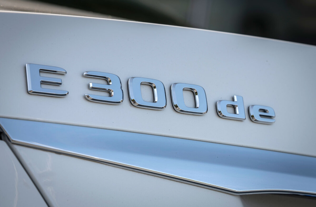 Mercedes-Benz  300 de - plug-in hybrid diesel