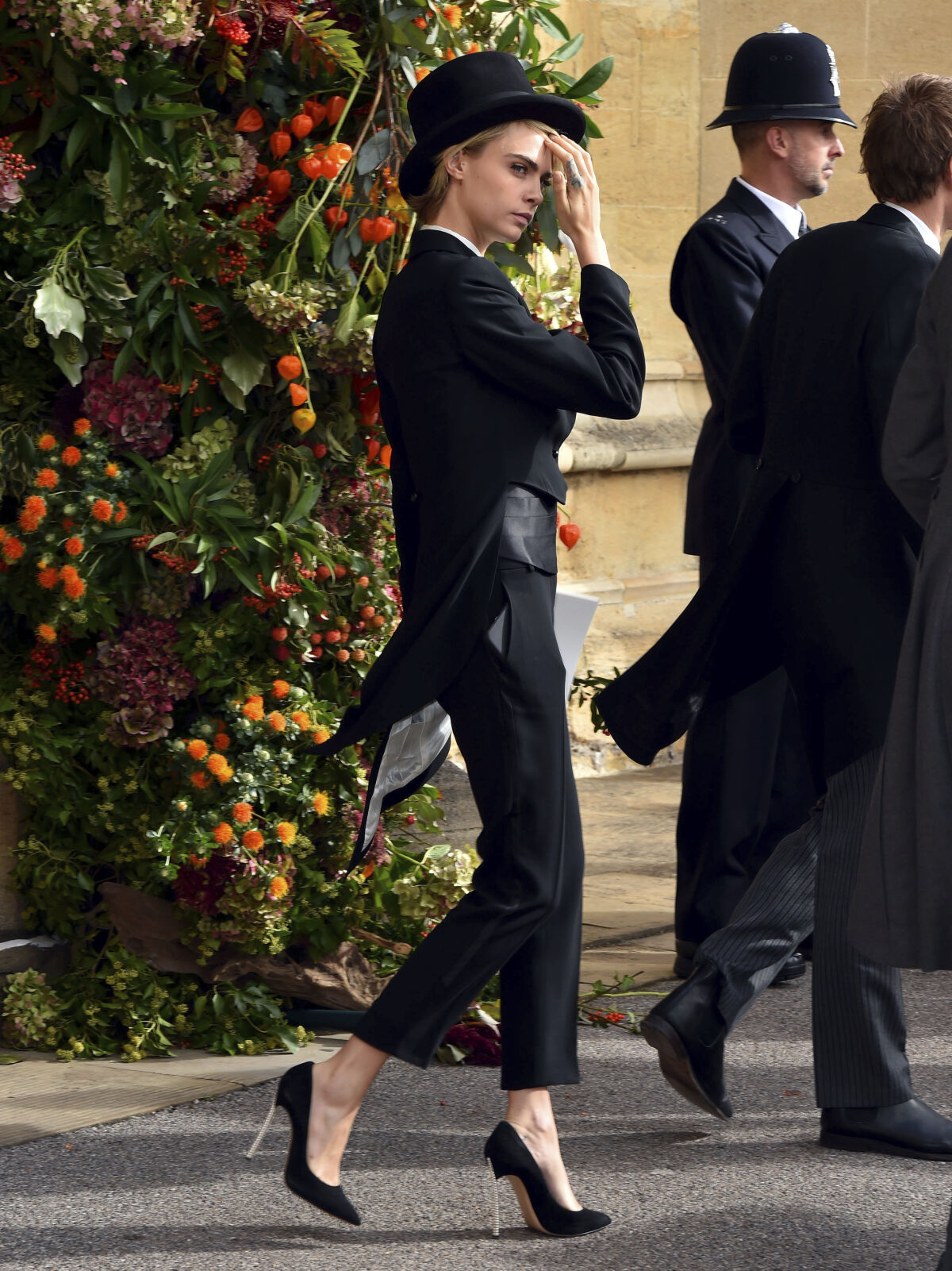 Modelka Cara Delevingne na svadbe princeznej Eugenie.