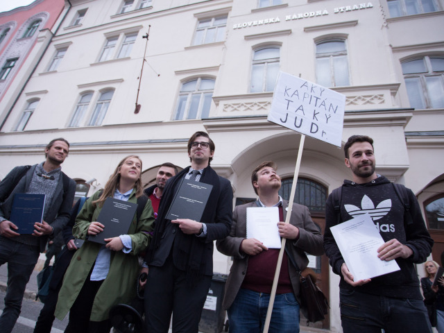 PROTEST: Andrej, uká prácu