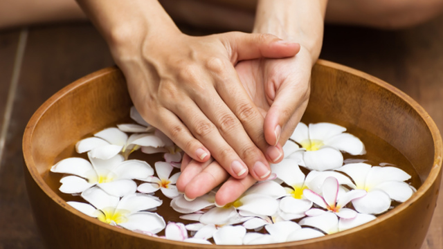 Cieľom hand spa je liečiť či zlepšiť stav a kondíciu kože rúk, zjemniť pokožku a vyživovať ju.