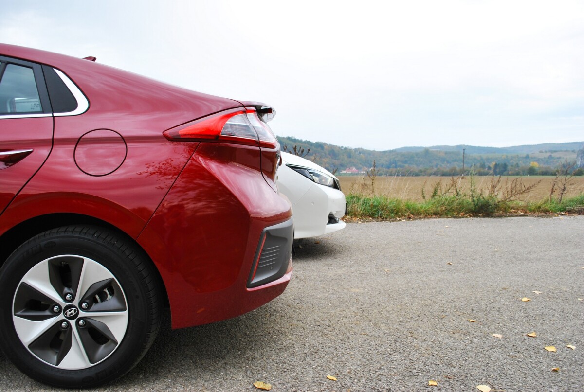 Hyundai Ioniq vs Nissan Leaf
