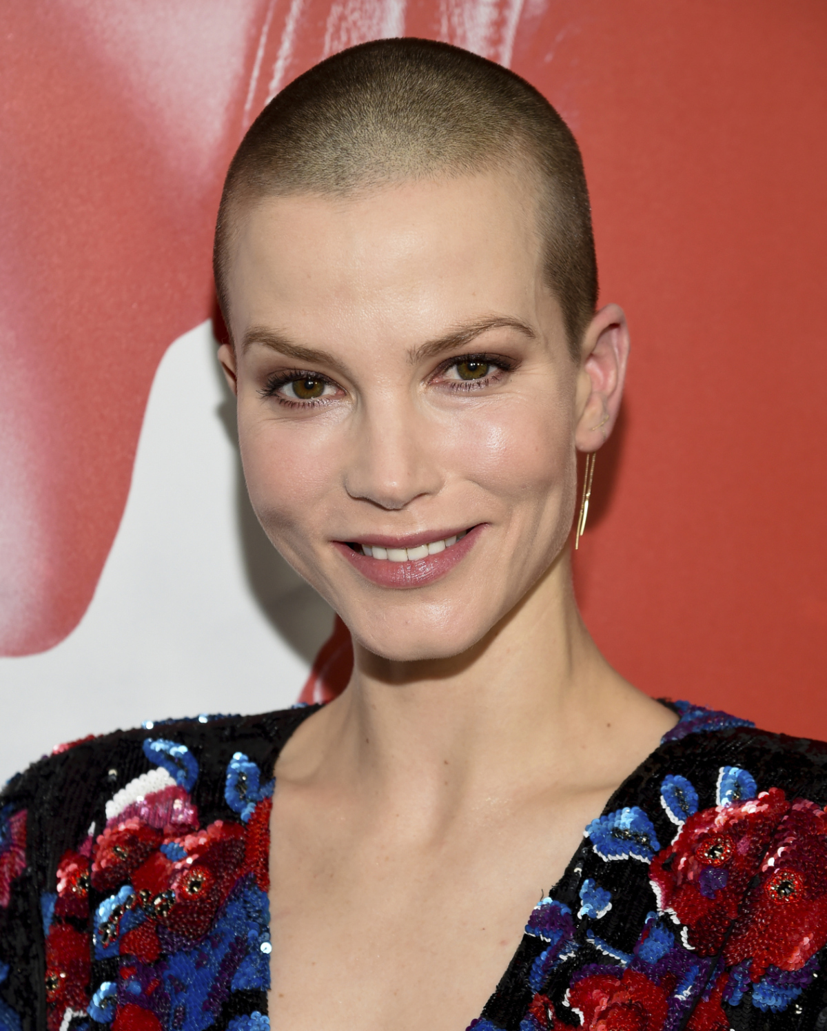Herečka Sylvia Hoeks v kreácii Saint Laurent.