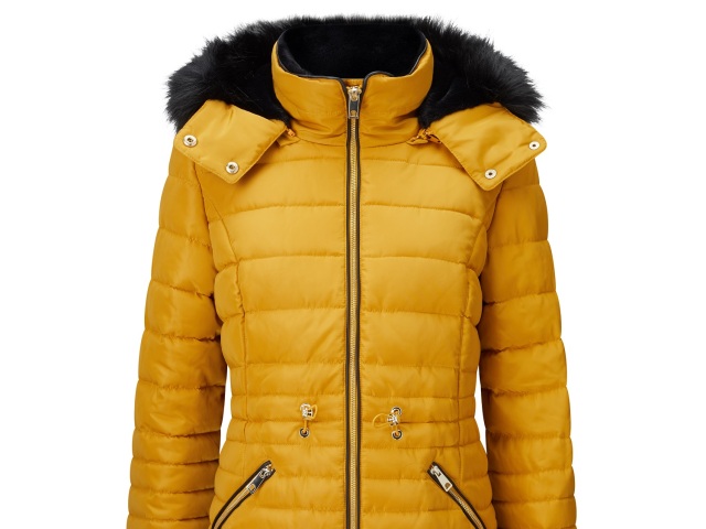 Vatovaná dámska vetrovka F&F, predáva sa za 44,95 eura. 