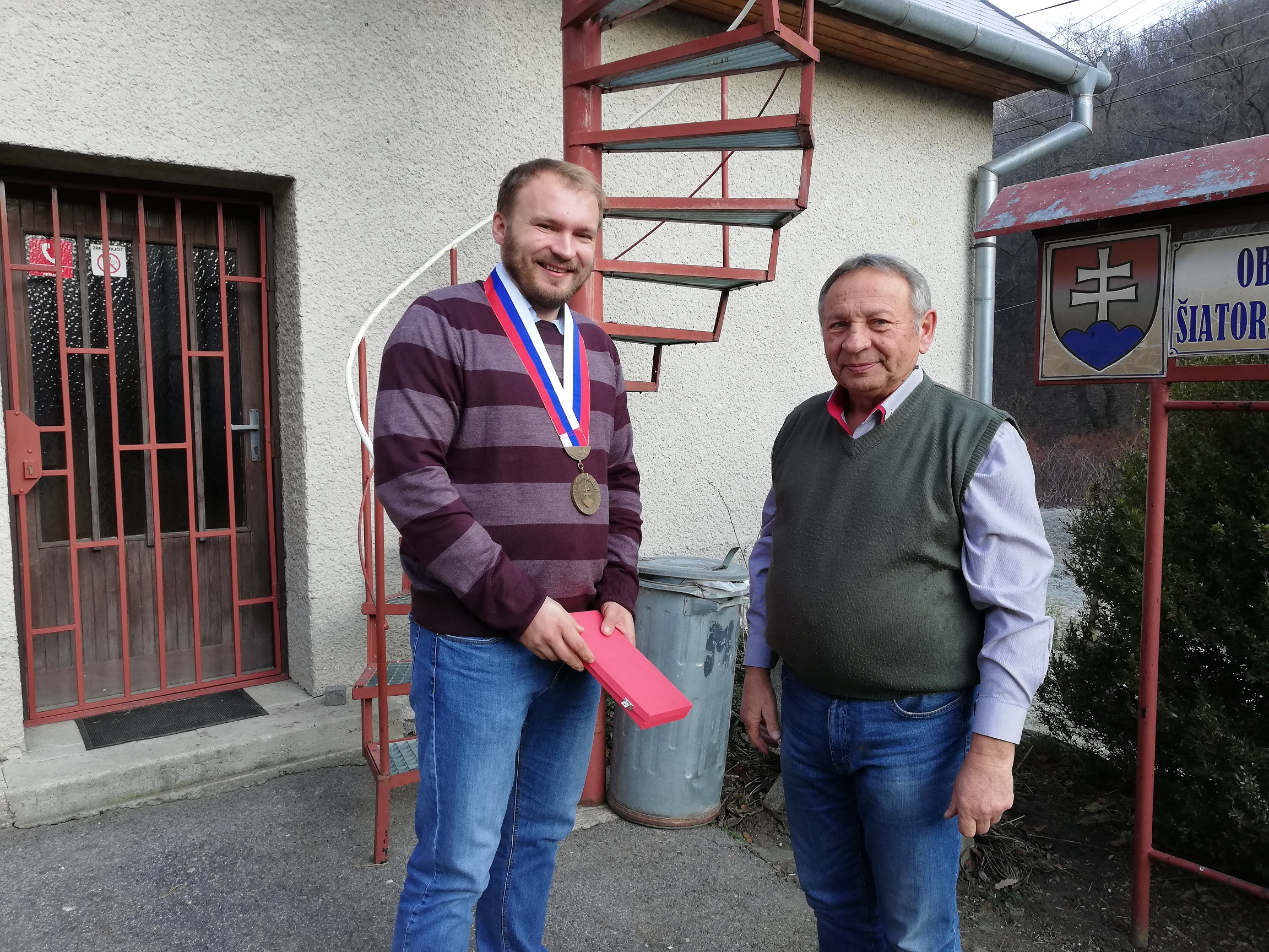 Zostáva to v rodine. Bývalý a súčasný starosta Šiatorskej Bukovinky - Juraj a Peter Badinkovci.