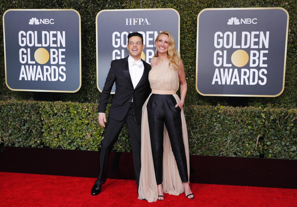 Herec Rami Malek a herečka Julia Roberts. (v šatách Stella McCartney)