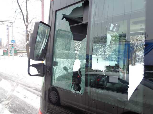 DPB Bratislava autobus streľba sklo autobus