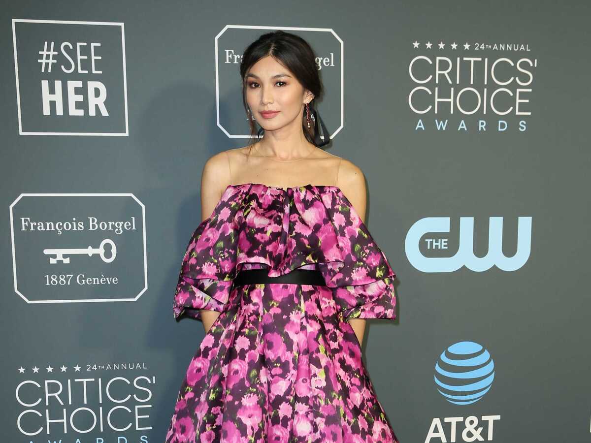 Herečka Gemma Chan prišla v kreácii od Jasona Wu.