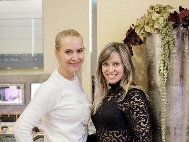 Dizajnérka Markéta Häkkinen (vpravo) a Alena Valentová. 
