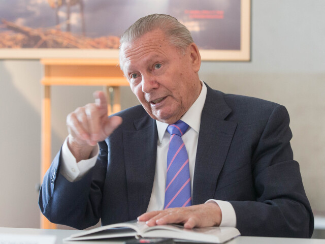 Rudolf Schuster bol prvou priamo volenou hlavou štátu. Aj po skončení mandátu je mimoriadne aktívny, venuje sa cestovaniu, písaniu kníh, fotografovaniu.
