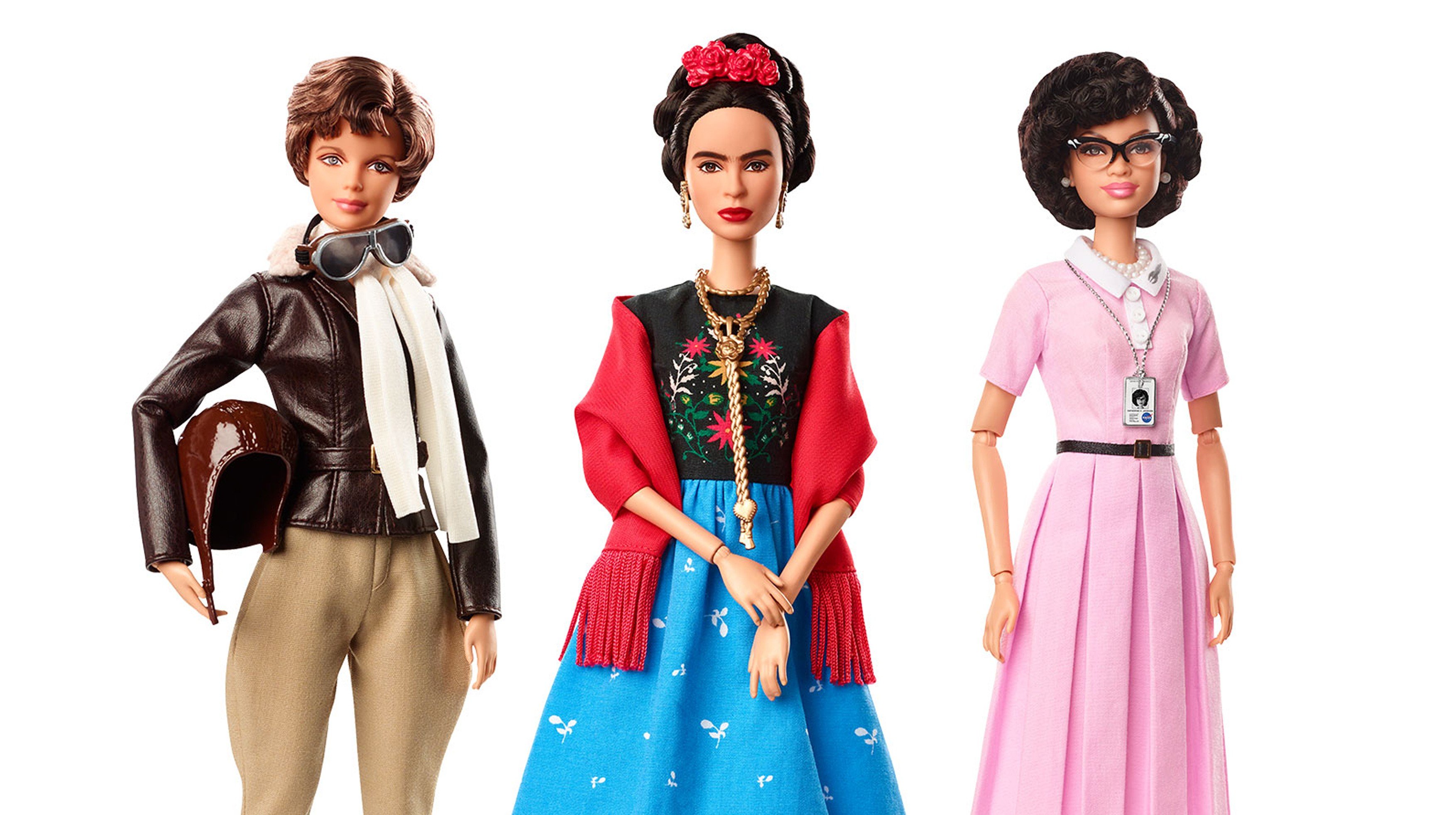 Barbie z kolekcie inšpirujúcich žien: pilotka Amelia Earhartová, maliarka Frida Kahlo a matematička fyzička pracujúca pre NASA Katherine Johnsonová.