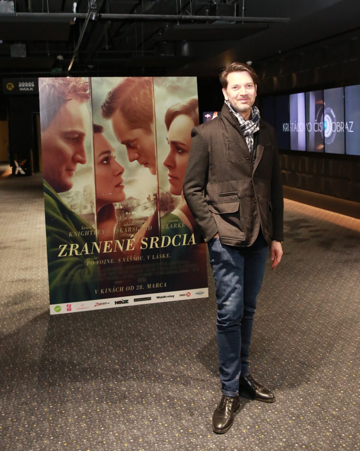 Herec Marek Majeský na premiére filmu Zranené srdcia. 