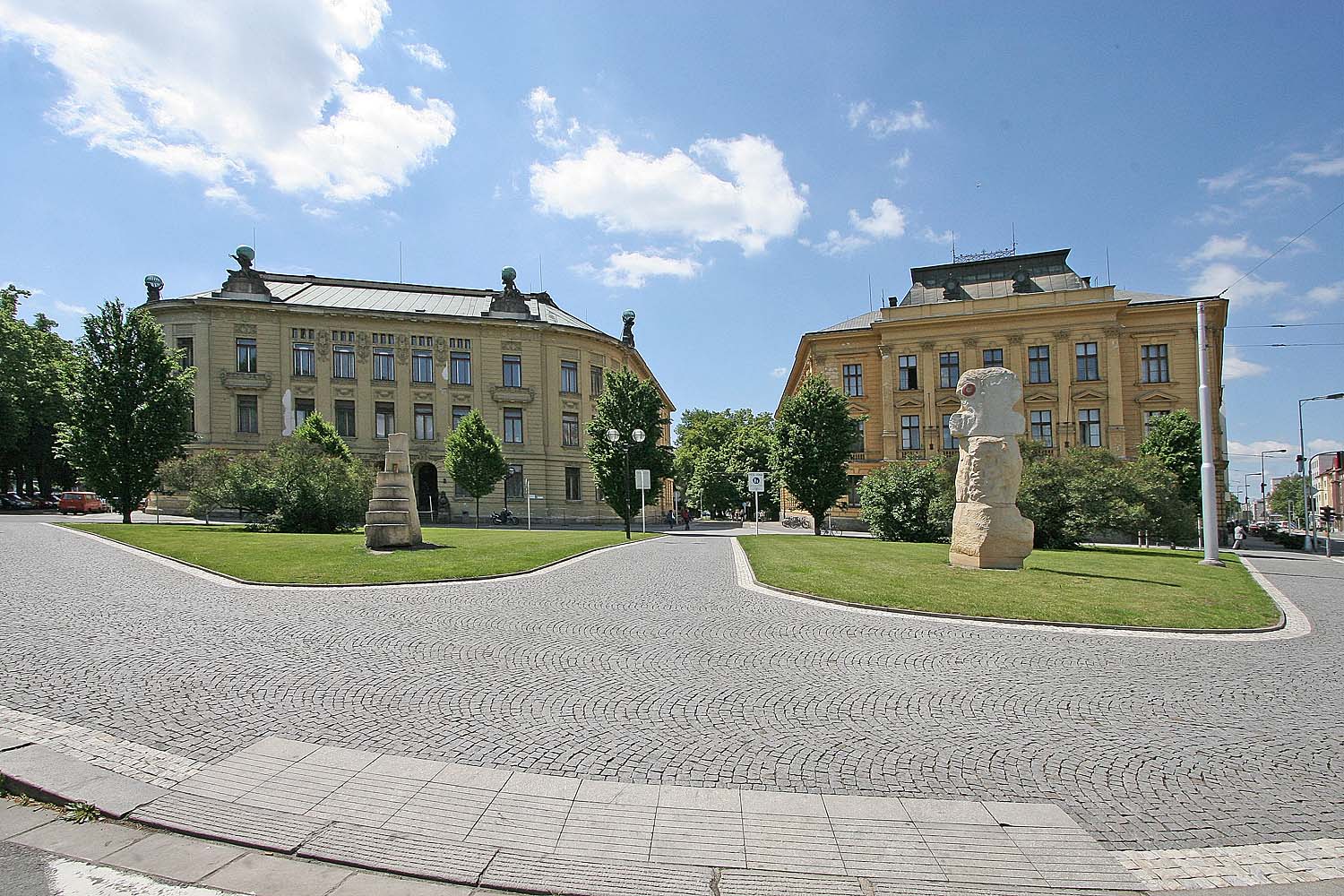 Historické budovy Univerzity Hradce Králové.