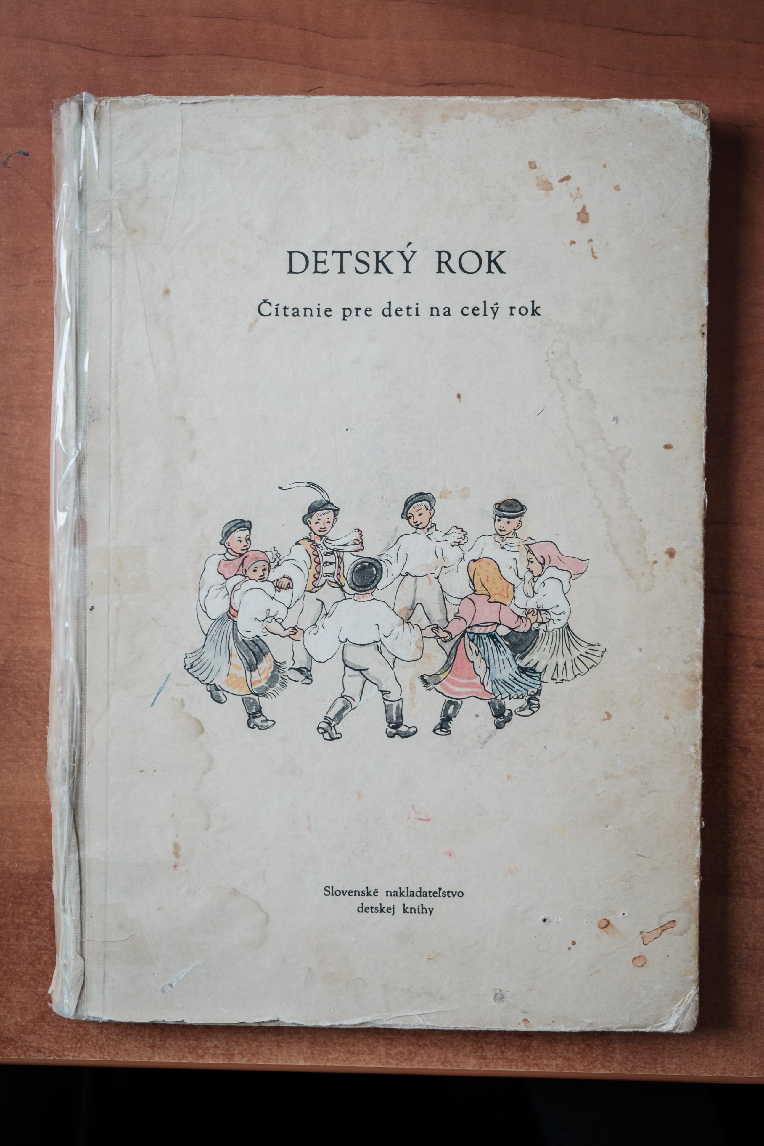Kniha pre deti s názvom Detský rok vyšla v roku 1955 a obsahuje napríklad aj báseň  Stalin, priateľ detí.