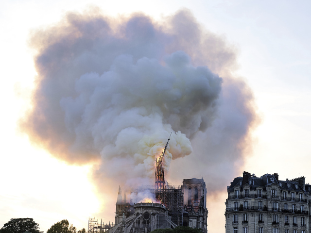 Francúzsko Paríž katedrála Notre Dame požiar