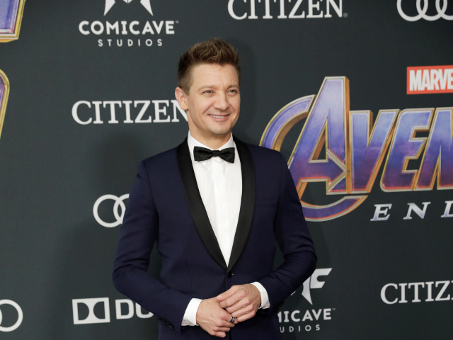 Herec Jeremy Renner nechýbal na premiére filmu Avengers: Endgame.