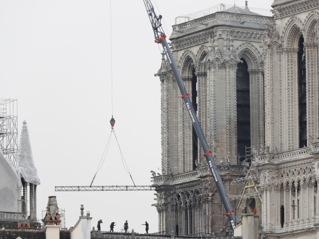 Francúzsko / Notre-Dame / požiar / renovačné práce