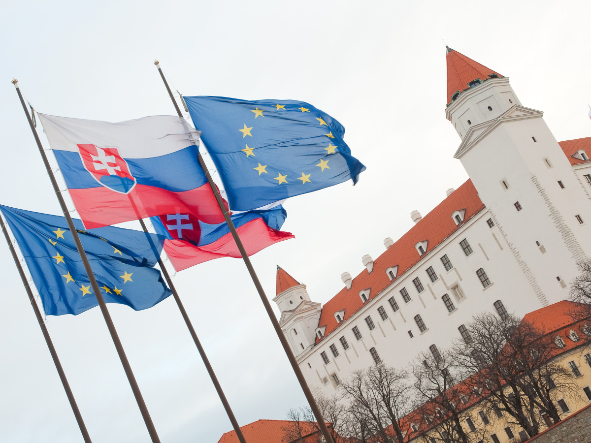 vlajky, hrad, bratislava, slovensko, eú, európska únia