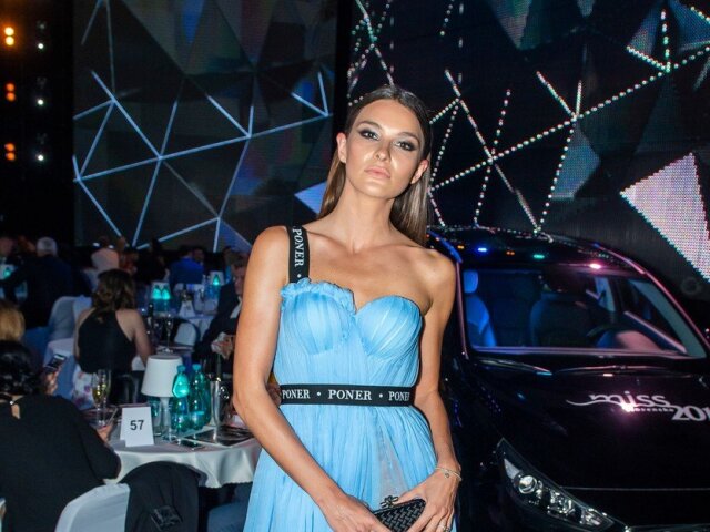 Česká Miss Nikol Švantnerová v kreácii Poner.