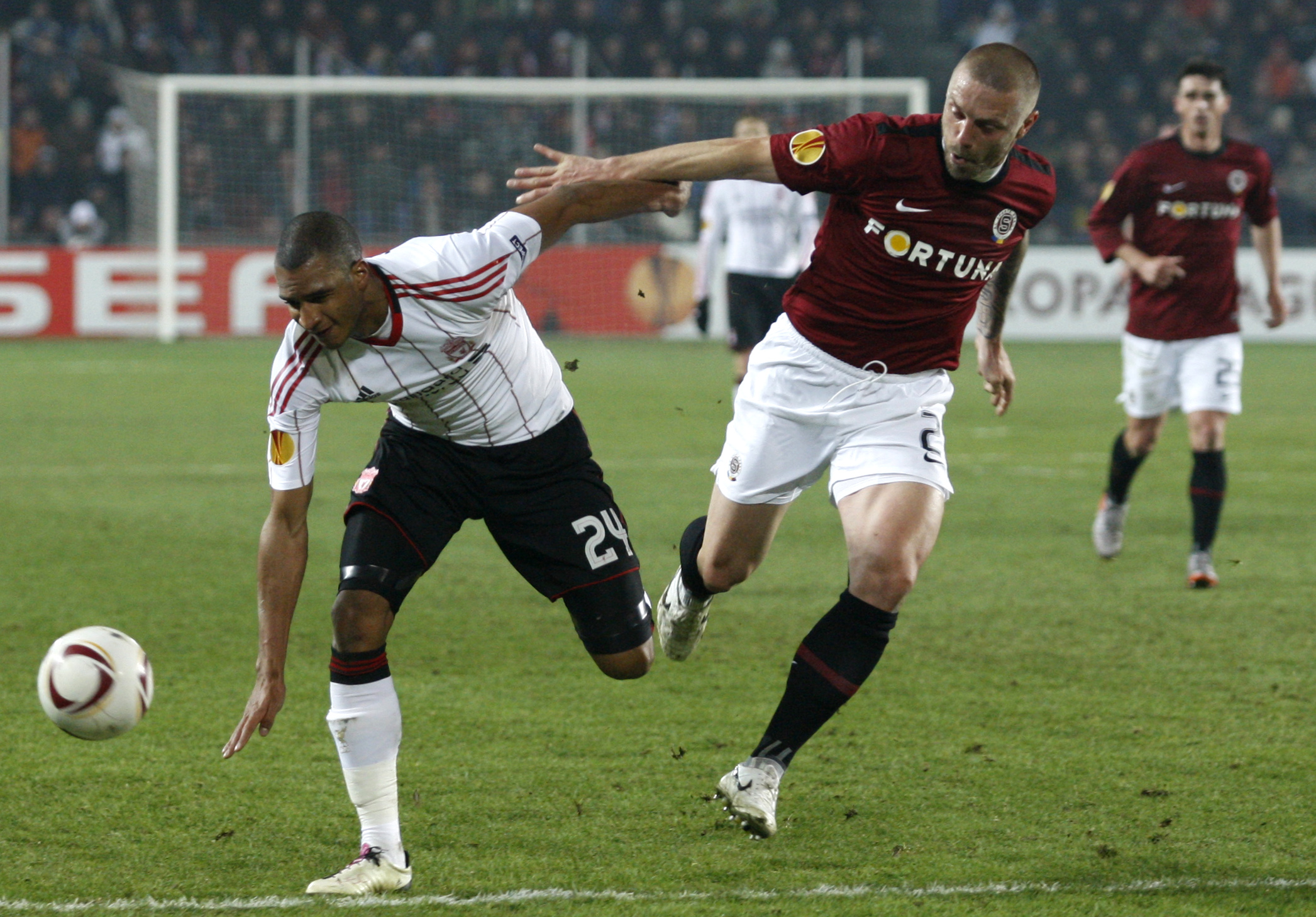 Tomáš Řepka (vpravo) v drese Sparty vo februári 2011.