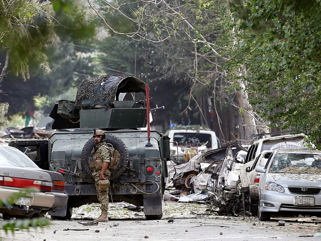 afganistan, výbuch, vojak, kábul