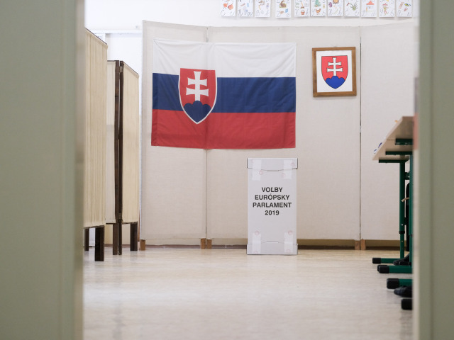 eurovoľby, vlajka, urna, voľby