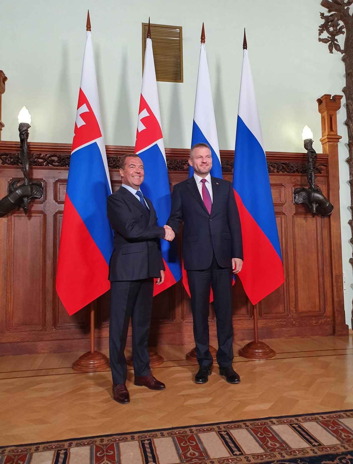 Peter Pellegrini sa v Moskve stretol s ruským premiérom Dmitrijom Medvedevom.