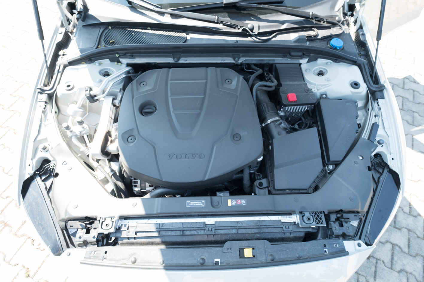 Volvo V60 Cross Country D4 má pod kapotou dve turbodúchadlá a 190 koní.