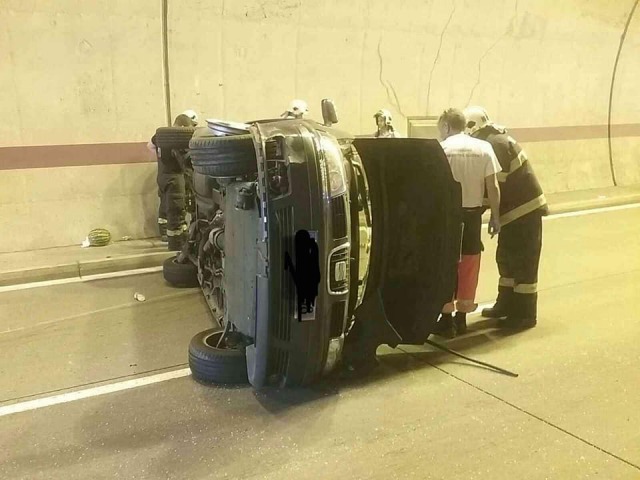 nehoda / tunel Sitina / vozidlo / automobil / auto /