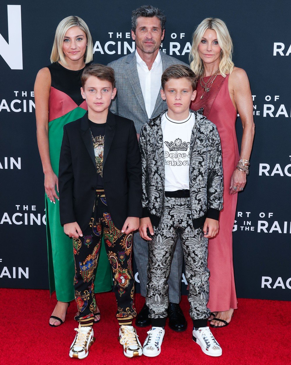 Patrick Dempsey na premiére filmu 'The Art Of Racing In The Rain' spolu s manželkou Jillian Fink (vpravo) a  ich troma deťmi v roku 2019.
