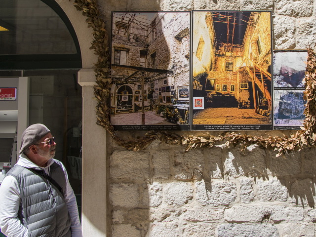 Na jednom z dubrovníckych domov na ulici Široka môžete vidieť fotografie z vojny.
