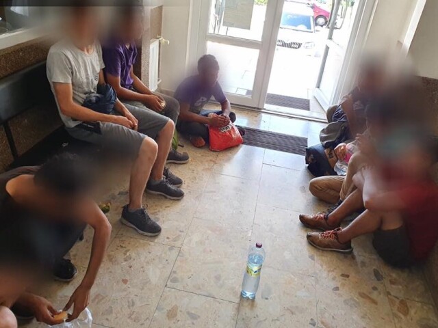 Migranti, štúrovo, polícia, utečenci