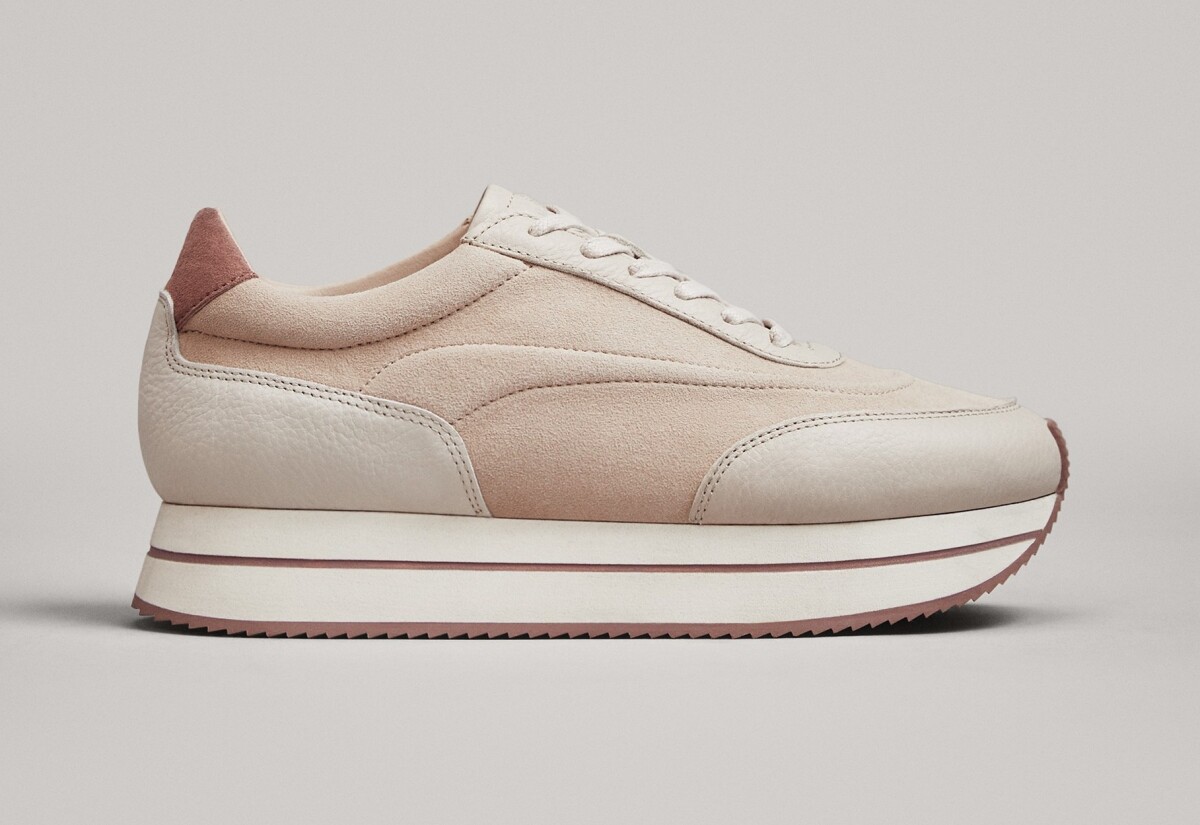 Kožené tenisky na platforme Massimo Dutti, predávajú sa za 89,95 eura. 