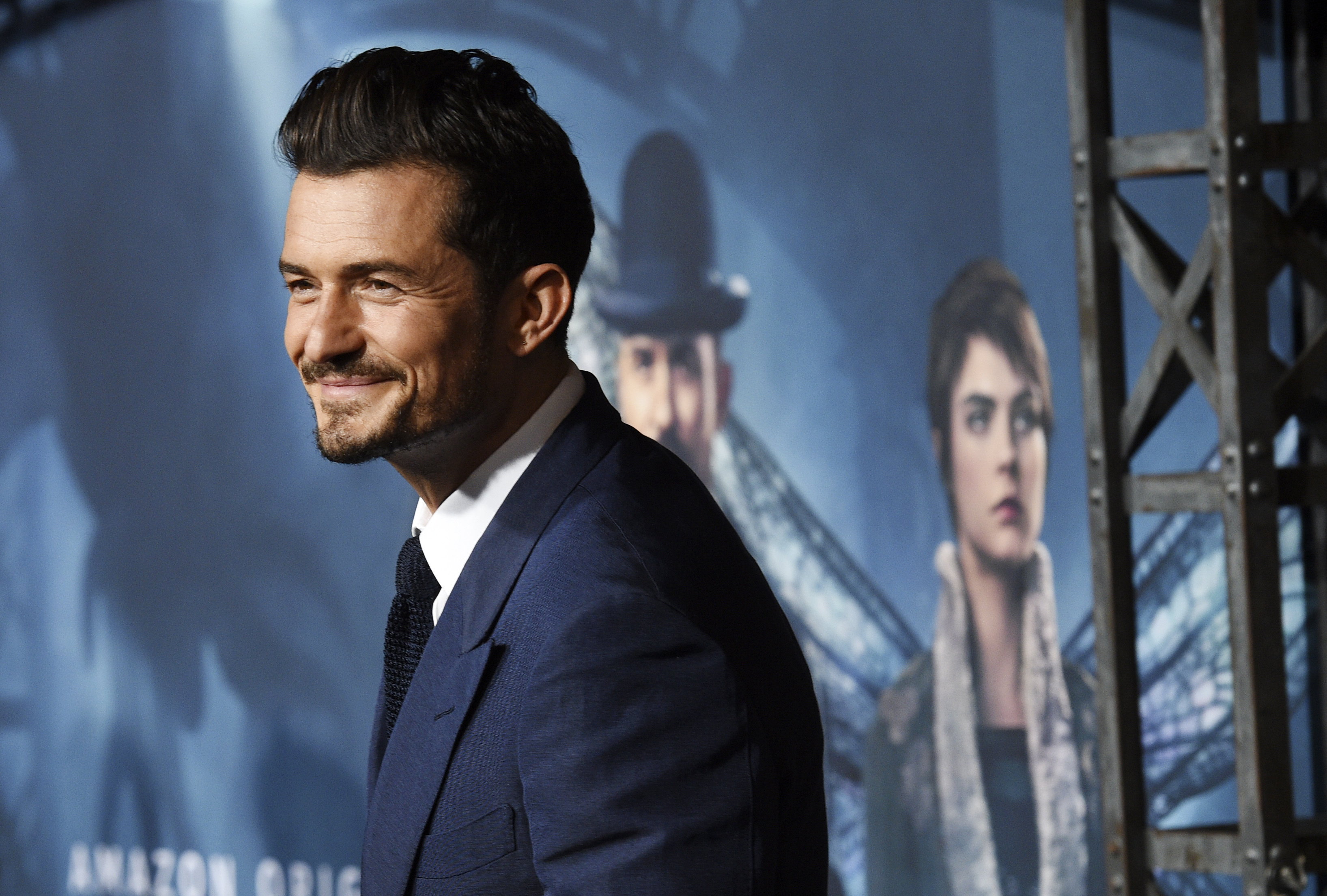 Herec Orlando Bloom predstavil novinku z produkcie Amazon Prime - seriál "Carnival Row".