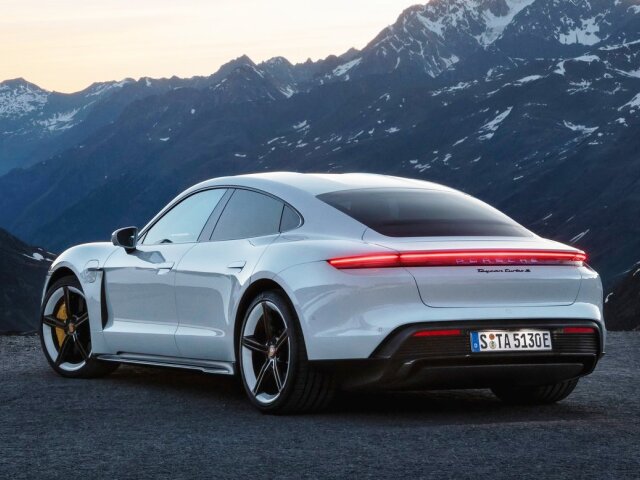 Najväčší prepad hodnoty sa spája s Porsche Taycan.