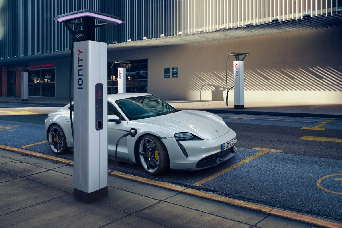 Porsche Taycan - 2019