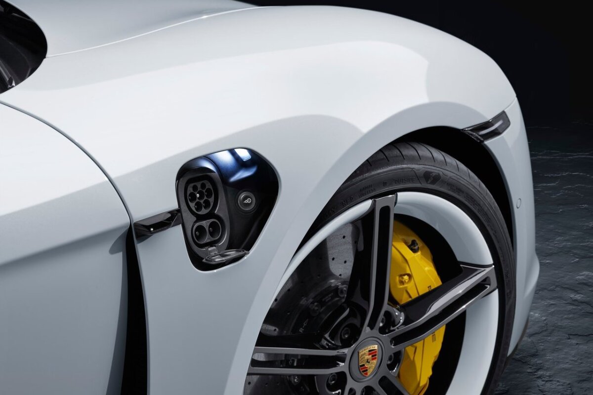Porsche Taycan - 2019
