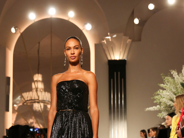 Topmodelka Joan Smalls.