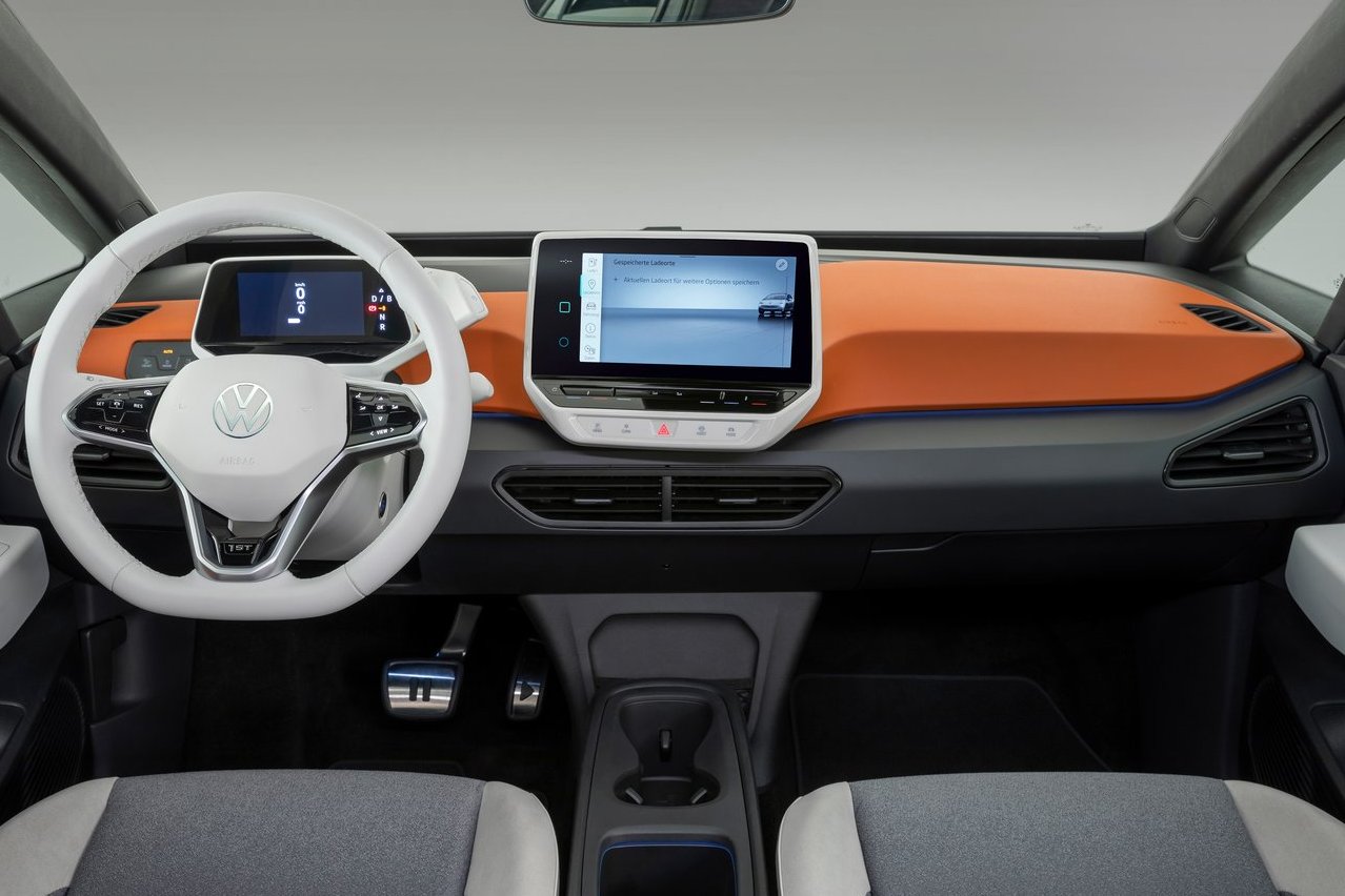 Volkswagen má konečne doriešené problémy so softvérom elektromobilu ID.3. Na jar uskutoční jeho veľkú aktualizáciu. Týkať sa bude všetkých exemplárov, ktoré si už majitelia prevzali. Funkčný by tak mal byť aj head-up displej s rozšírenou realitou.
