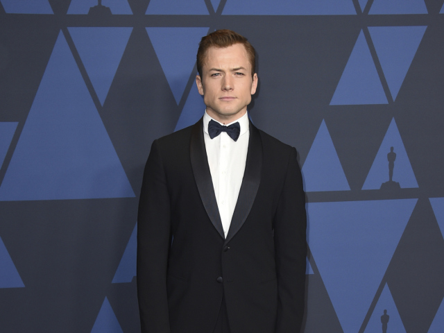 Herec Taron Egerton.