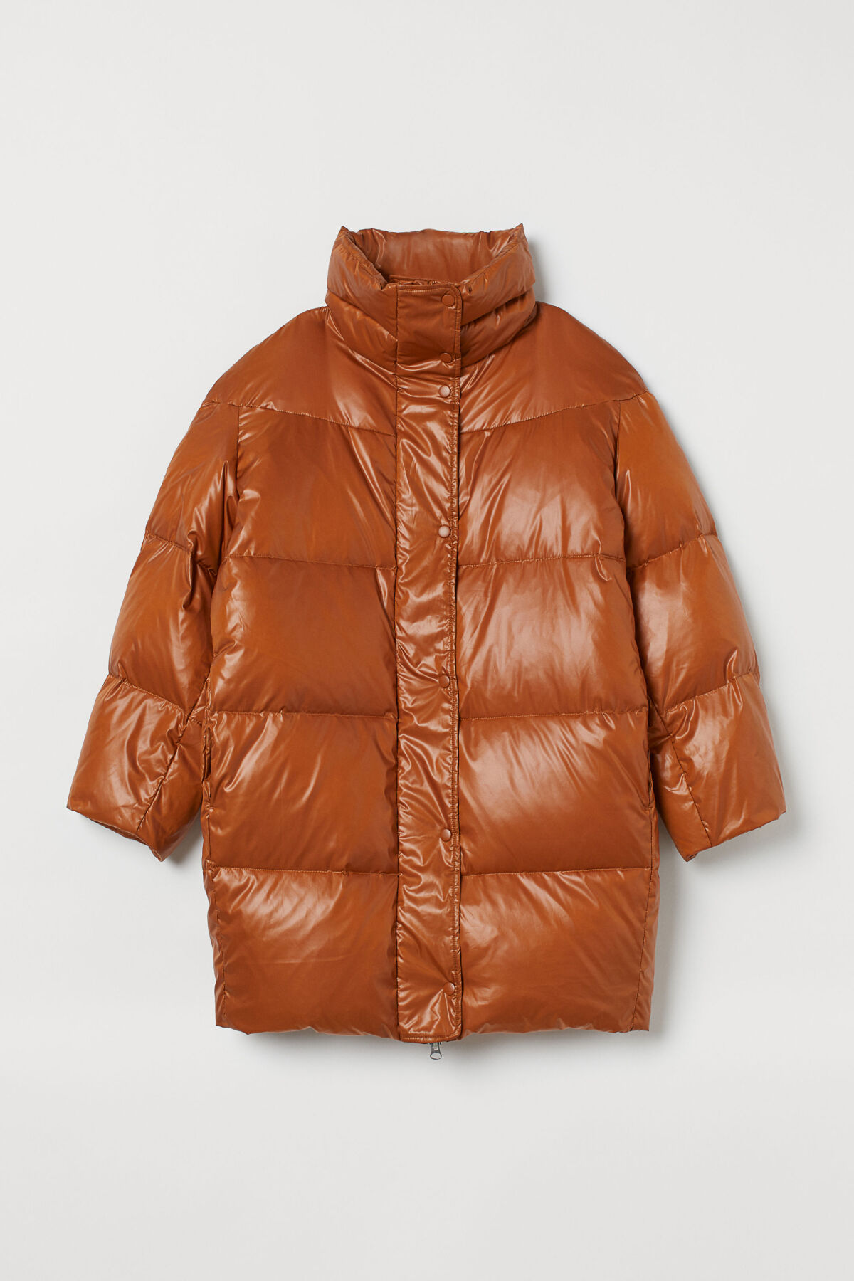 Prešívaná páperová bunda predĺžená. Predáva H&M za 149 eur. 