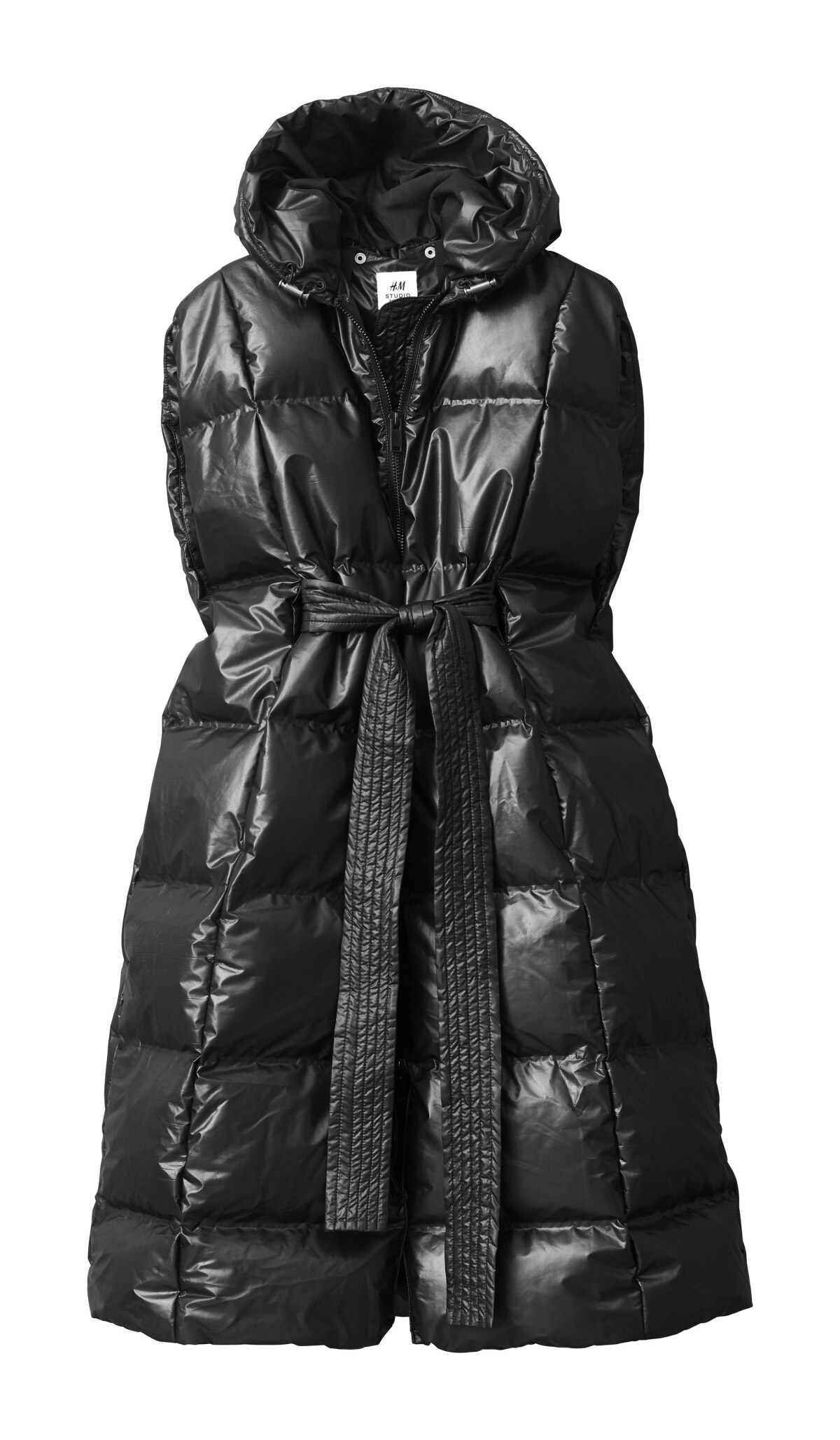 Prešívaná vatovaná vesta H&M Studio. Predáva sa za 129 eur. 
