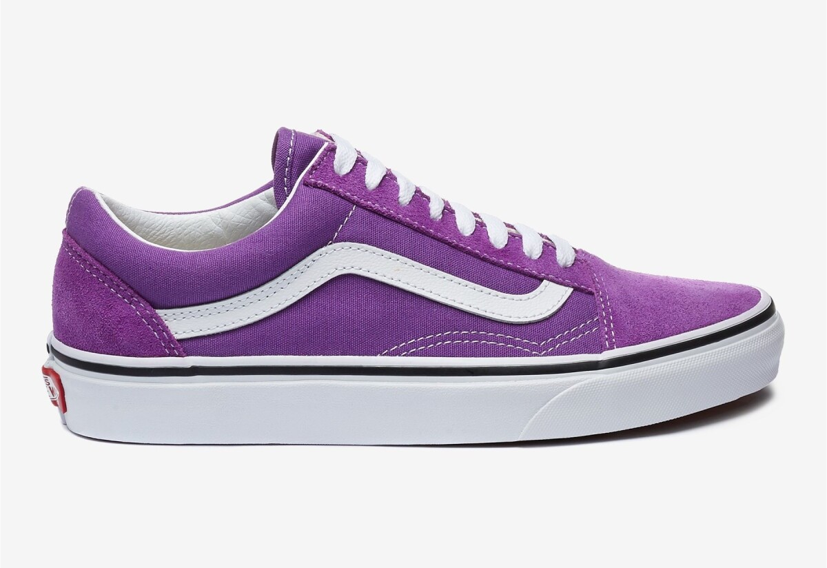 Dámske tenisky značky Vans. Predávajú sa za 84 eur. 
